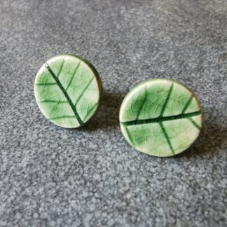 Kolczyki ceramiczne wkrętki kółeczka zielone liście