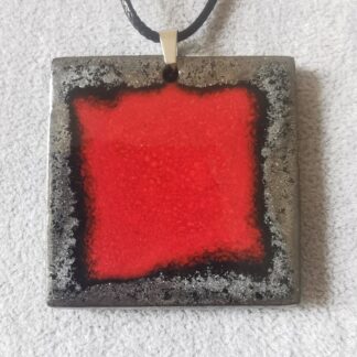 Naszyjnik ceramiczny duży kwadrat czerwony