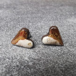 Kolczyki ceramiczne wkrętki serca kremowo-złote