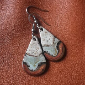 Kolczyki ceramiczne łezki beżowo-złote